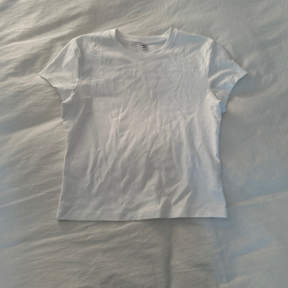 White cropped tee